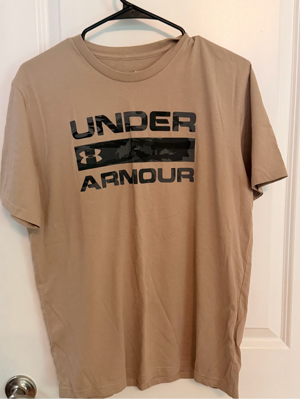 Under Armour Men’s Short Sleeve Crew Tee in Tan - size medium